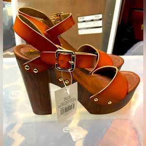 Brand New Mossimo Platform Brown Heels Size 8